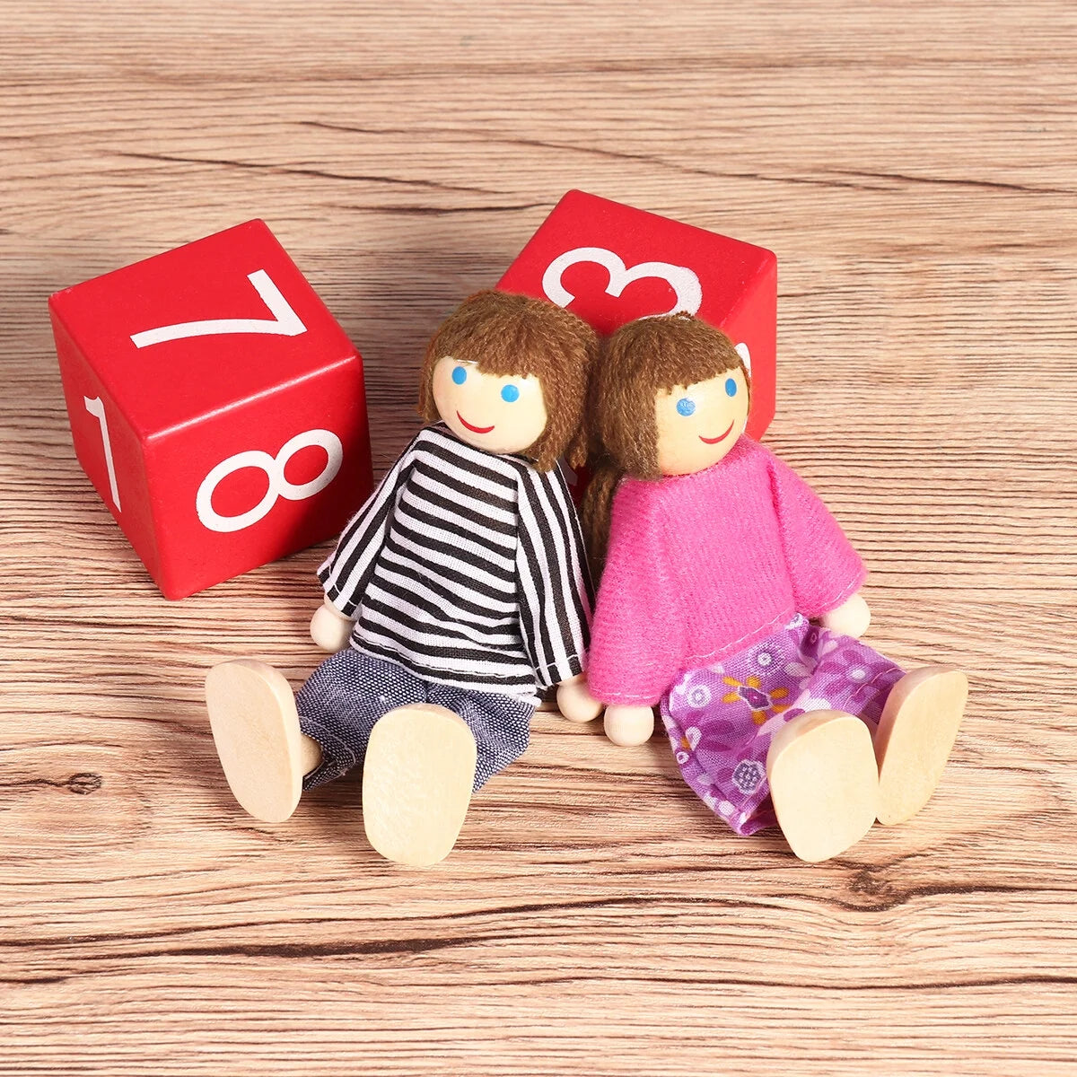 7 Pieces Wooden Dollhouse Family Set Mini People Figures M6615