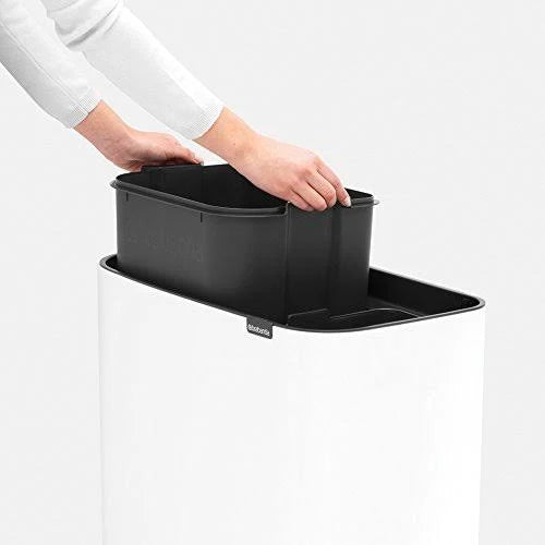 Black Trash Can D544