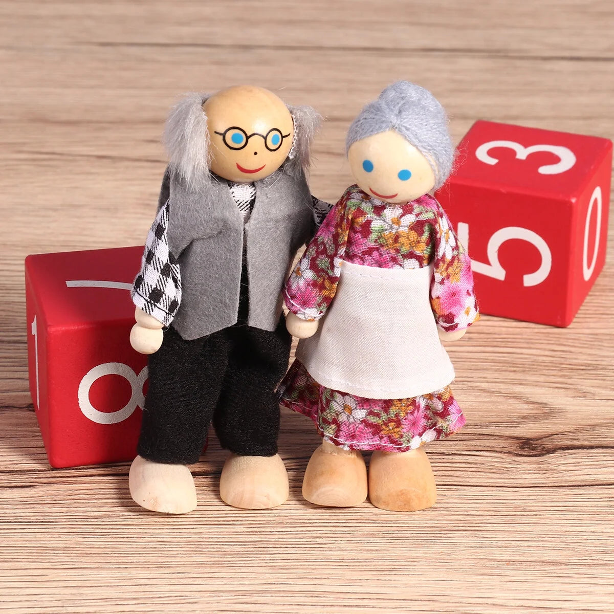 7 Pieces Wooden Dollhouse Family Set Mini People Figures M6615