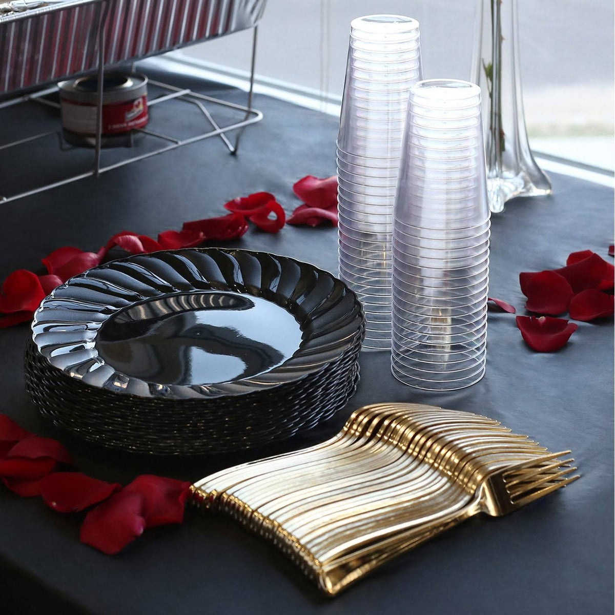 Ivory Round Disposable Plastic Buffet Plates U388509